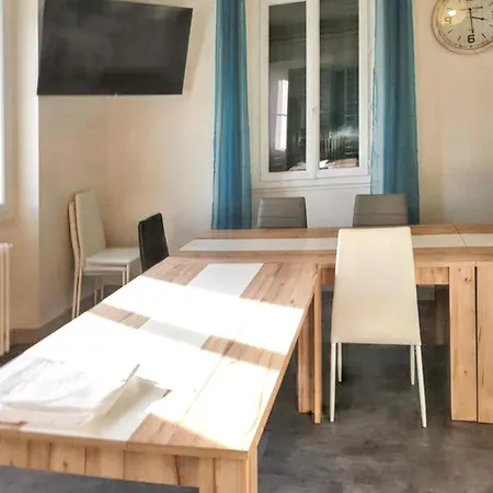 Maison Spacieuse A Avec Grand Jardin Et Terrasse Semesterbostad Montsalvy