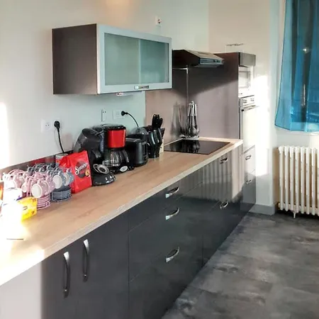 Semesterbostad Maison Spacieuse A Avec Grand Jardin Et Terrasse Montsalvy