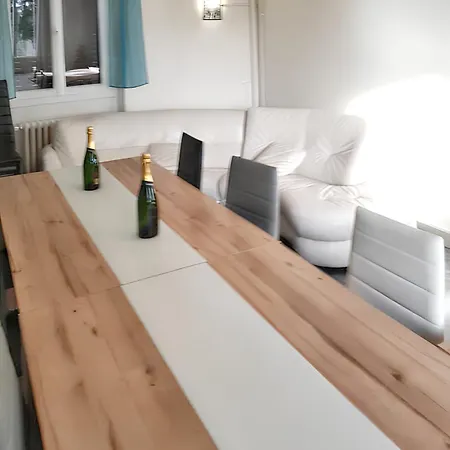 Maison Spacieuse A Avec Grand Jardin Et Terrasse Montsalvy