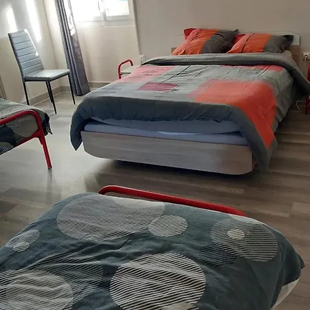 בית נופש Maison Spacieuse A Avec Grand Jardin Et Terrasse