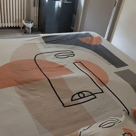 בית נופש Maison Spacieuse A Avec Grand Jardin Et Terrasse Montsalvy