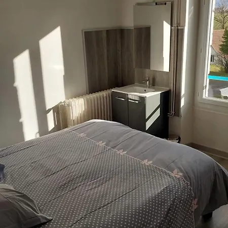 Maison Spacieuse A Avec Grand Jardin Et Terrasse Montsalvy