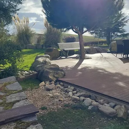 בית נופש Maison Spacieuse A Avec Grand Jardin Et Terrasse *