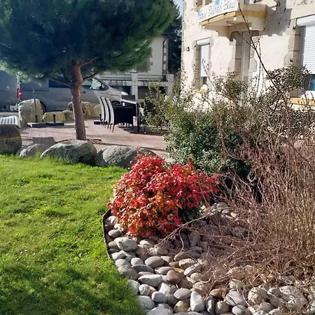 Semesterbostad Maison Spacieuse A Avec Grand Jardin Et Terrasse Montsalvy