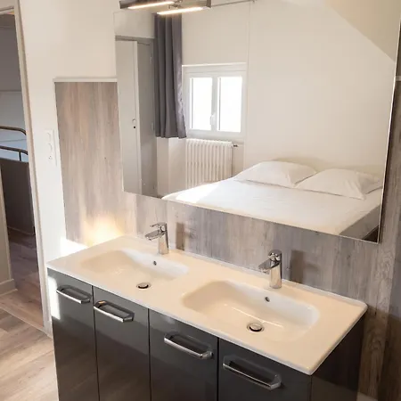 Semesterbostad Maison Spacieuse A Avec Grand Jardin Et Terrasse Montsalvy