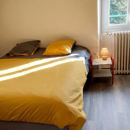 Semesterbostad Maison Spacieuse A Avec Grand Jardin Et Terrasse Montsalvy
