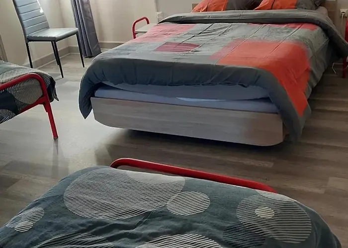 Casa de Férias Maison Spacieuse à Avec Grand Jardin Et Terrasse