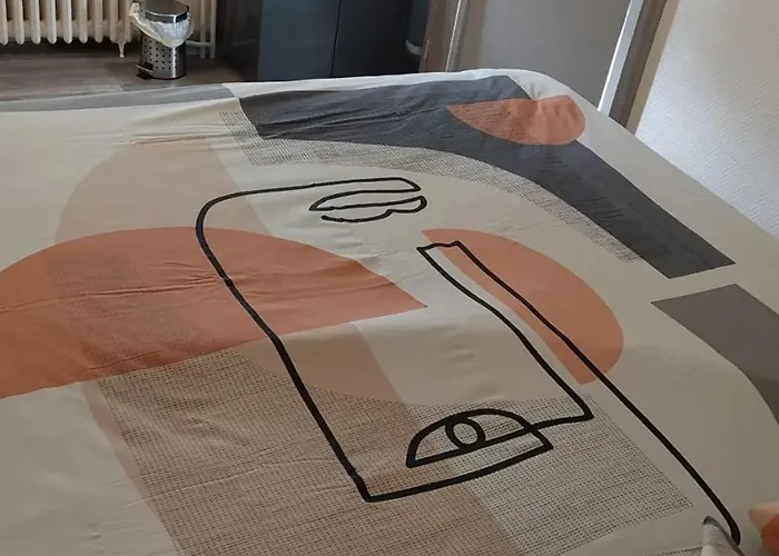 Casa de Férias Maison Spacieuse à Avec Grand Jardin Et Terrasse Montsalvy